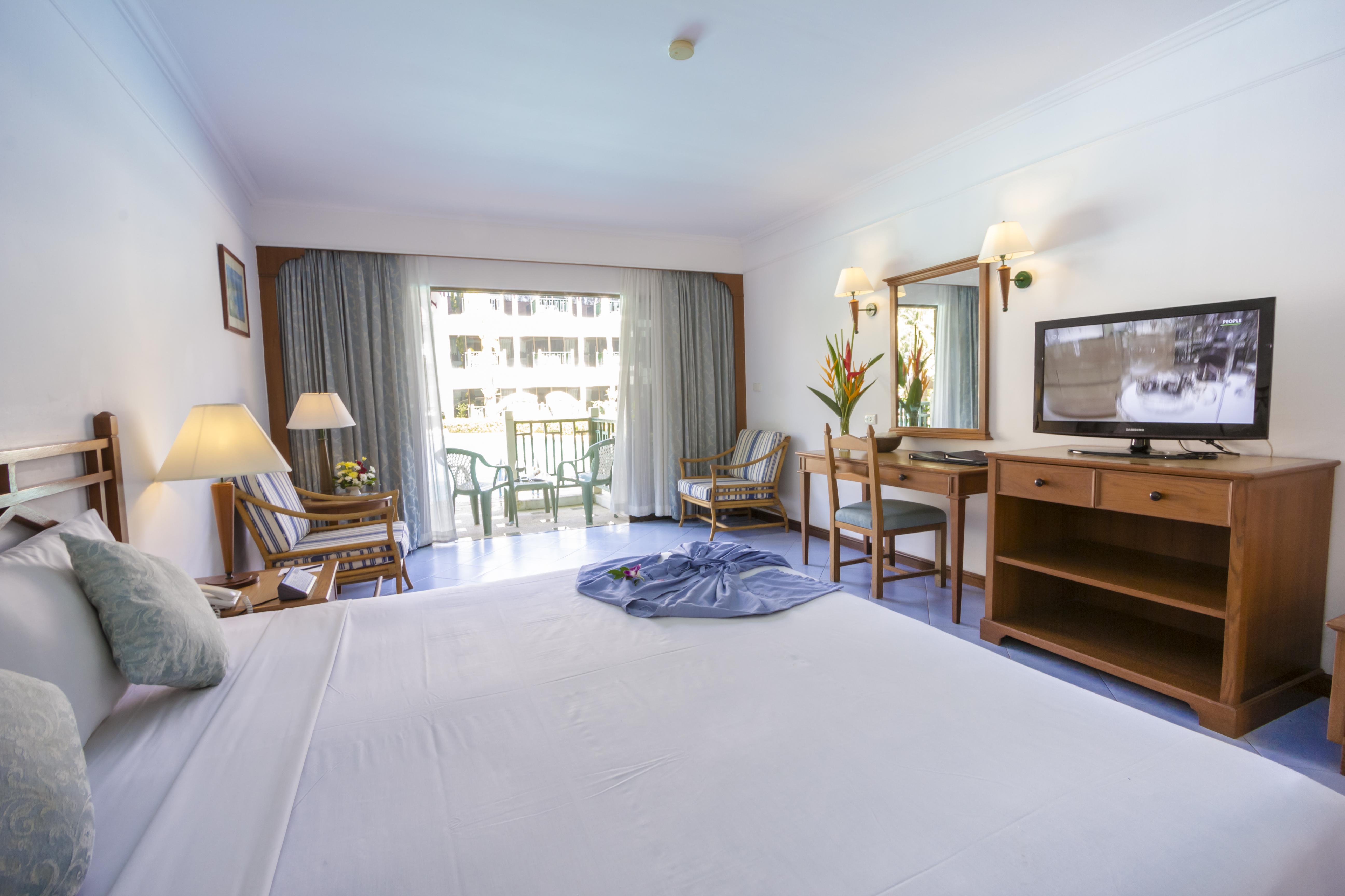 Amora Beach Resort Phuket Pantai Bang Tao Bagian luar foto