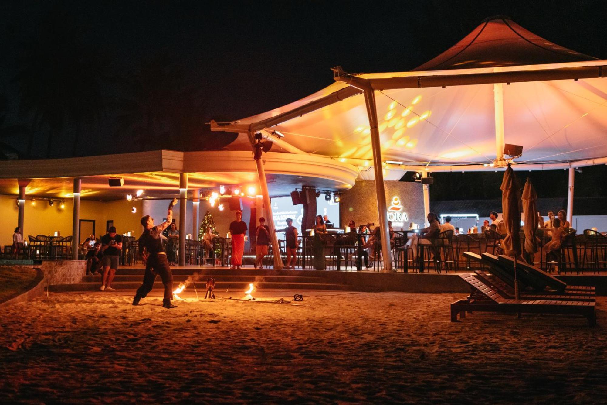 Amora Beach Resort Phuket Pantai Bang Tao Bagian luar foto