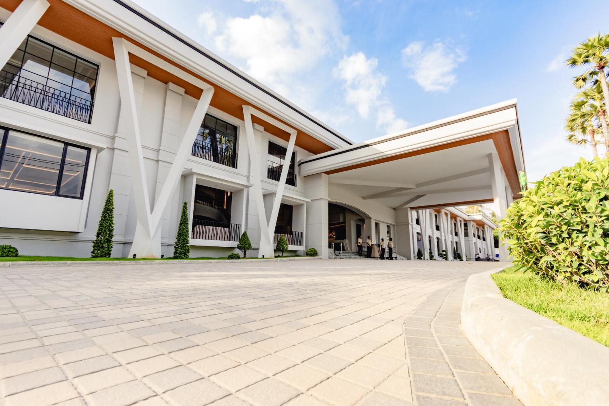 Amora Beach Resort Phuket Pantai Bang Tao Bagian luar foto