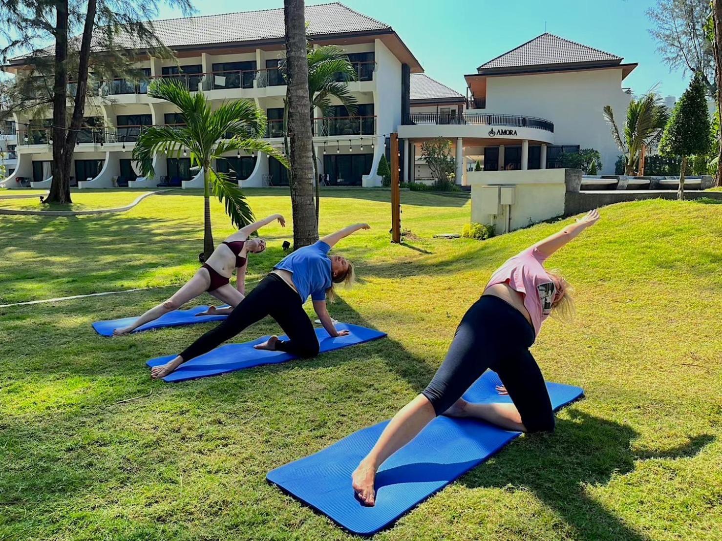 Amora Beach Resort Phuket Pantai Bang Tao Bagian luar foto