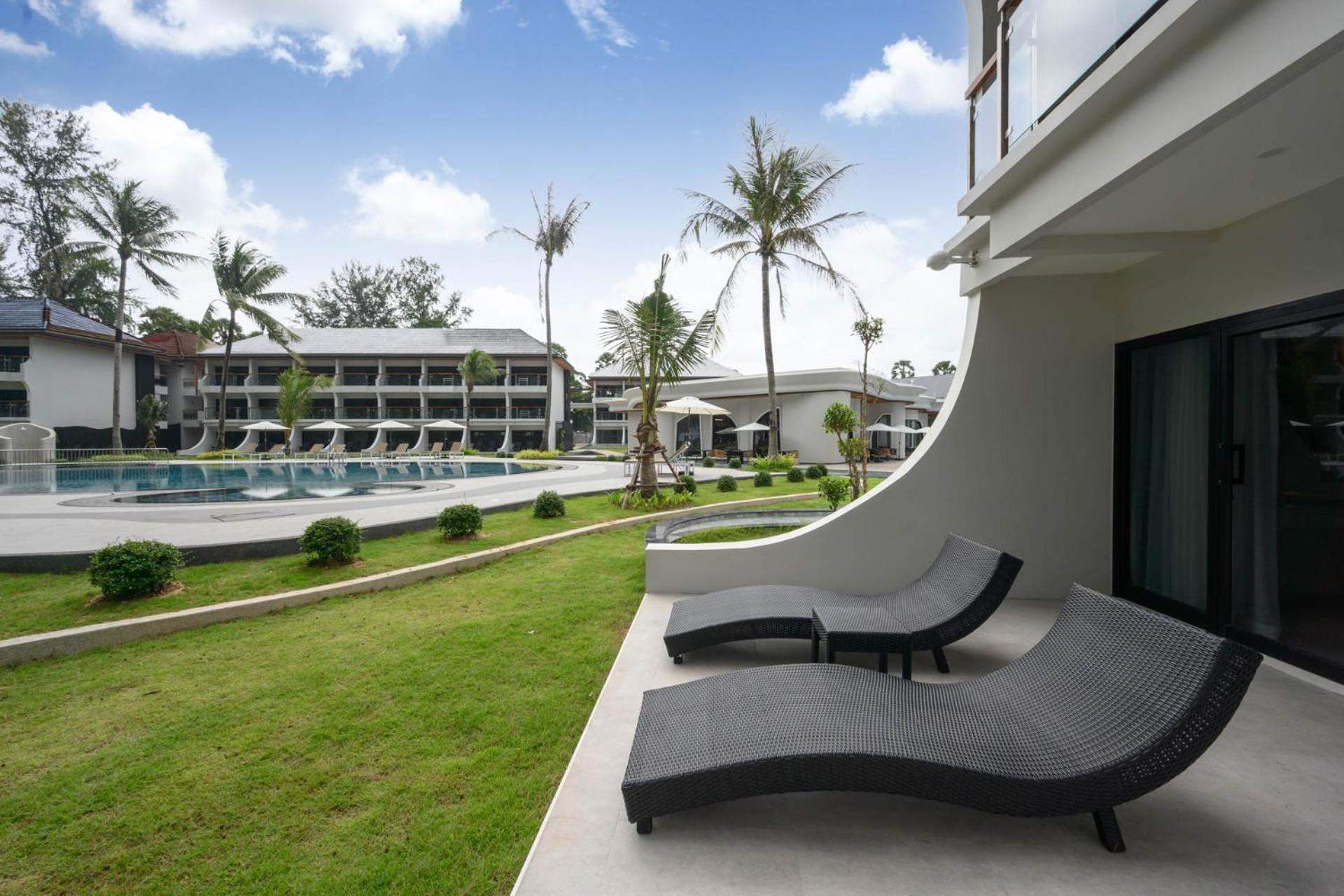 Amora Beach Resort Phuket Pantai Bang Tao Bagian luar foto
