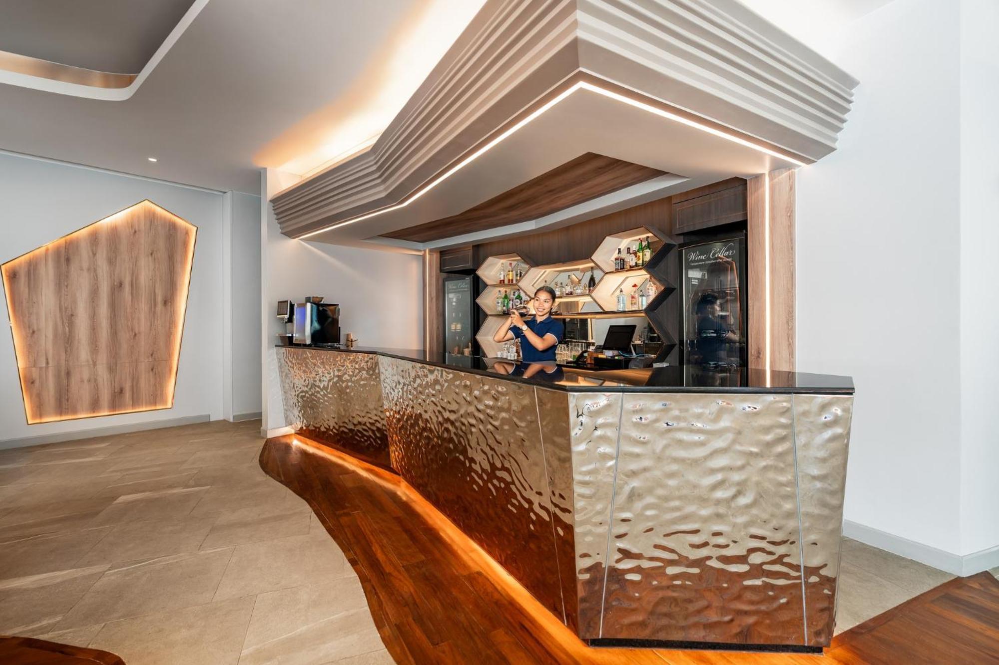 Amora Beach Resort Phuket Pantai Bang Tao Bagian luar foto
