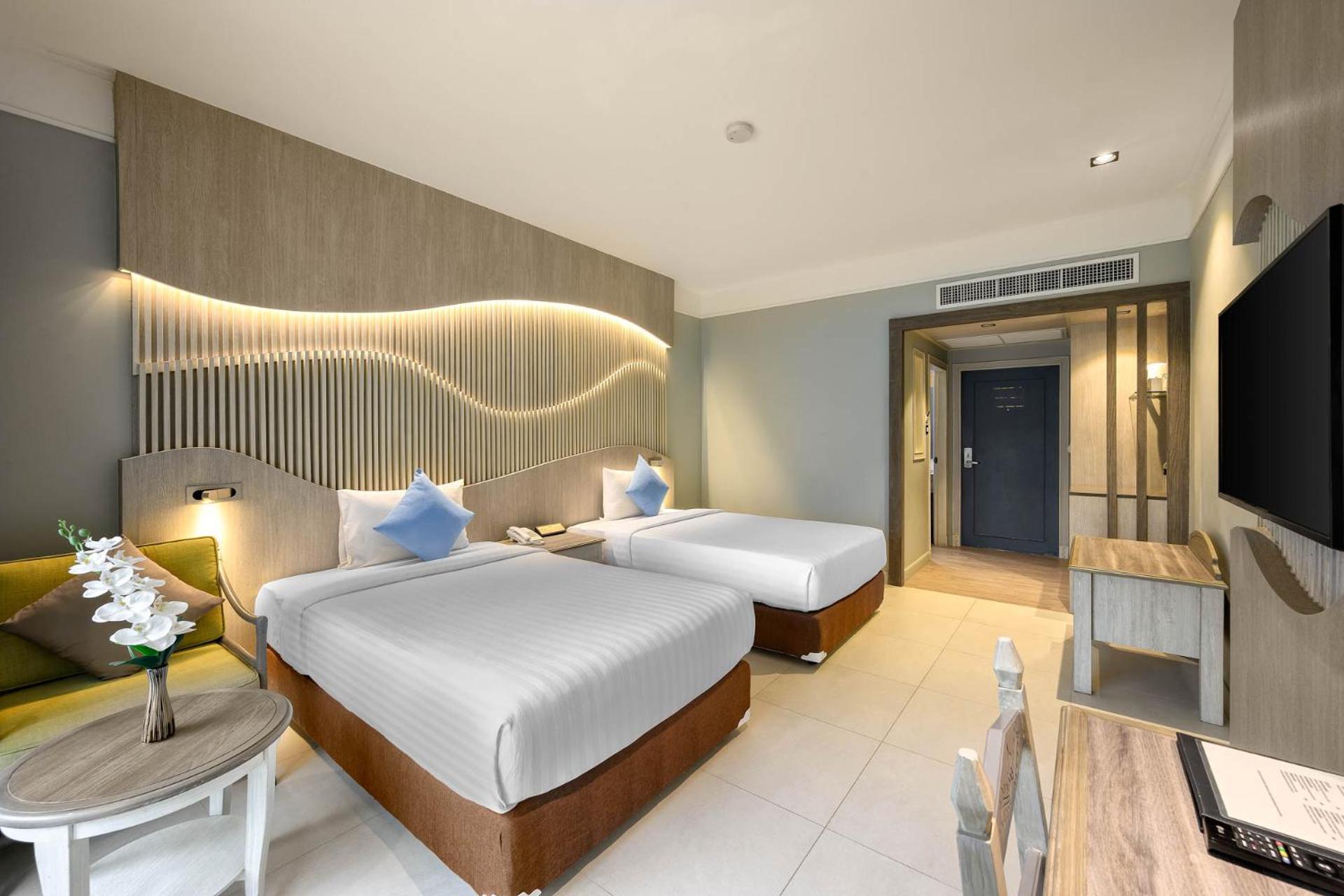 Amora Beach Resort Phuket Pantai Bang Tao Bagian luar foto