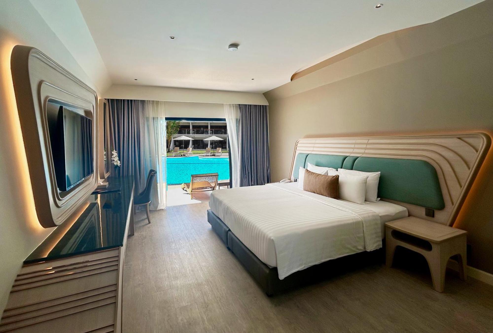 Amora Beach Resort Phuket Pantai Bang Tao Bagian luar foto