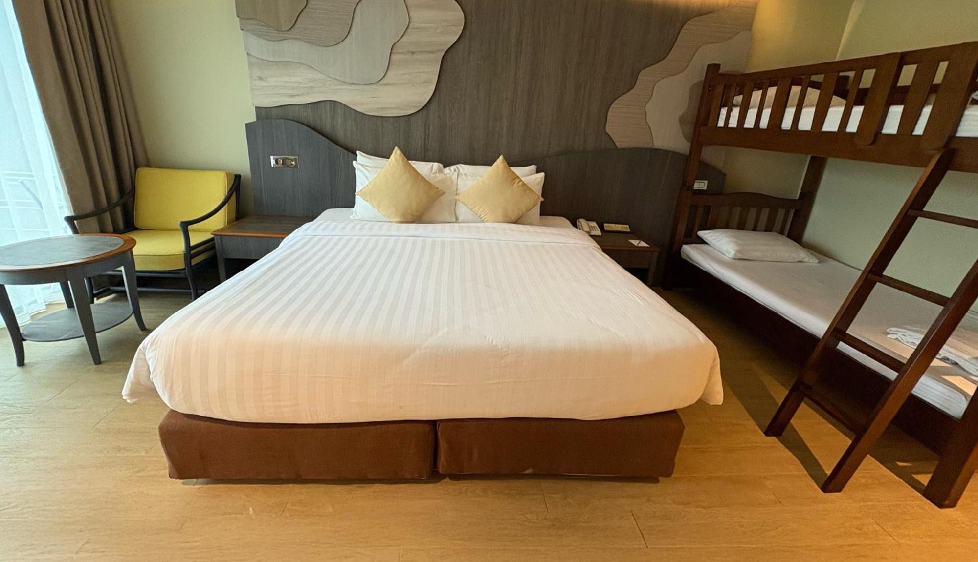 Amora Beach Resort Phuket Pantai Bang Tao Bagian luar foto
