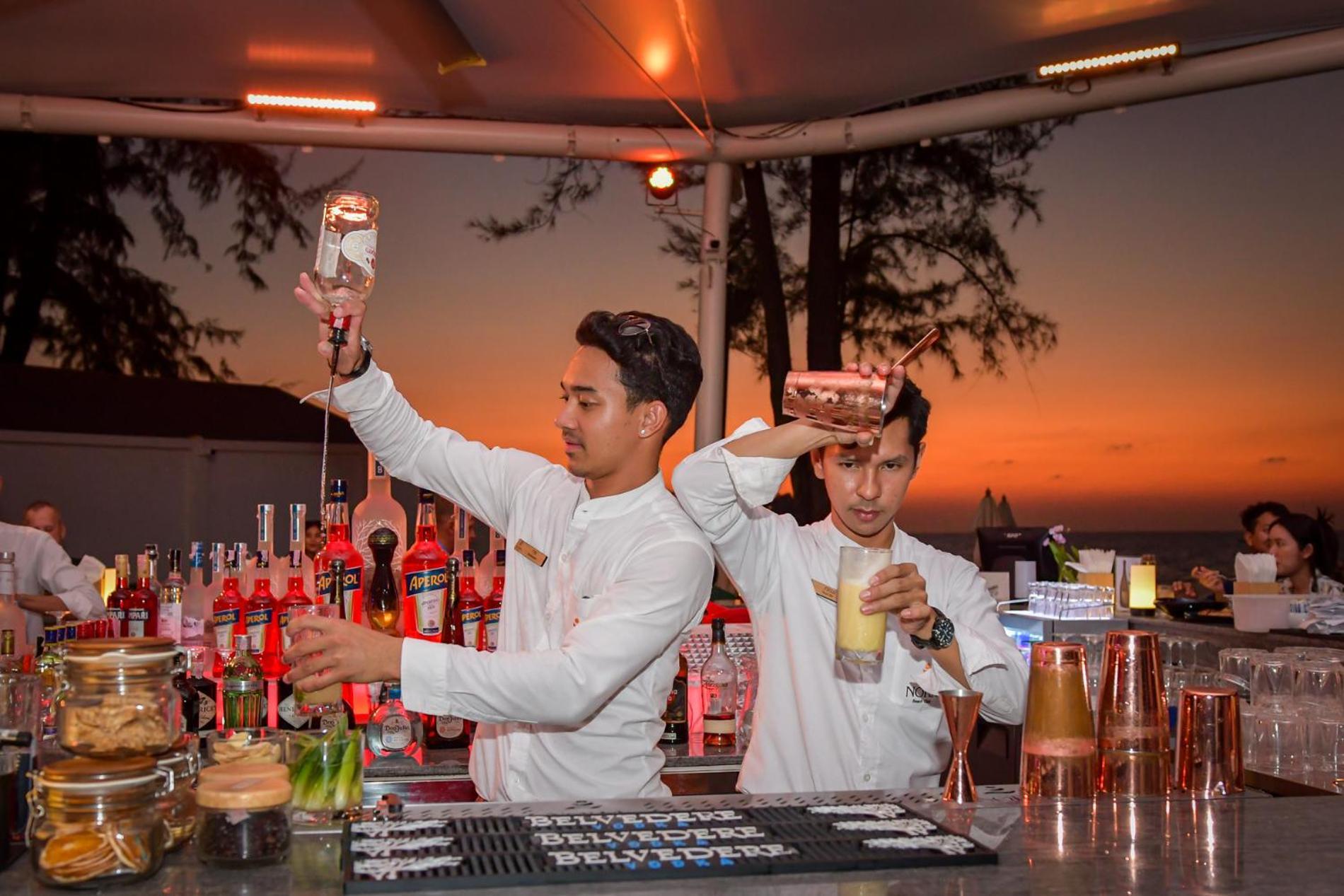 Amora Beach Resort Phuket Pantai Bang Tao Bagian luar foto