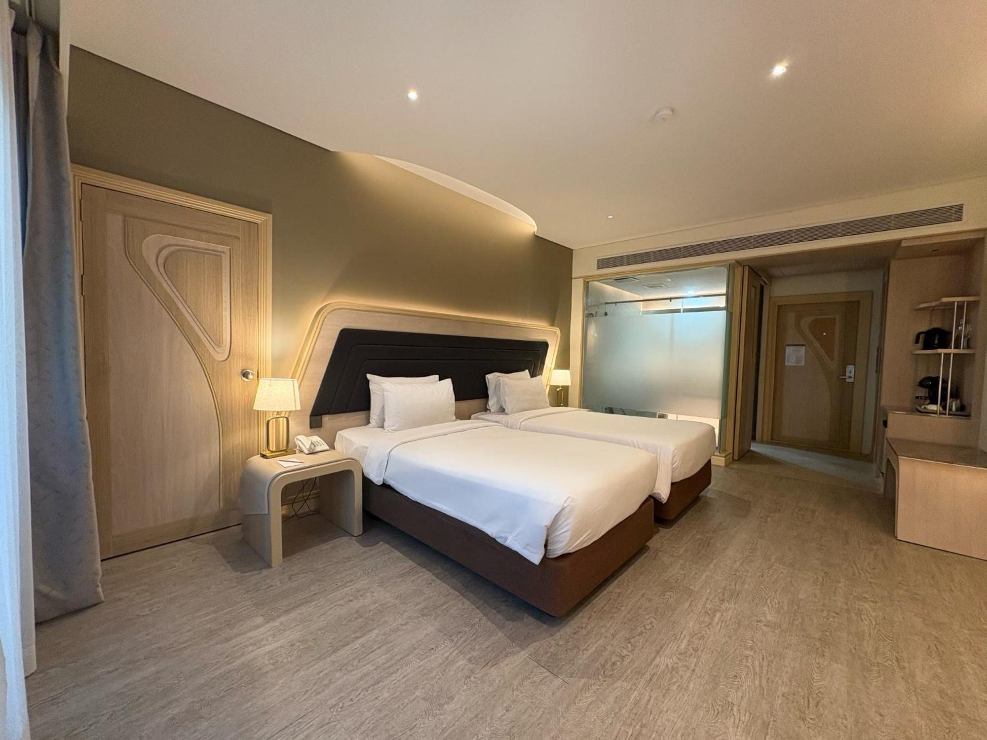 Amora Beach Resort Phuket Pantai Bang Tao Bagian luar foto