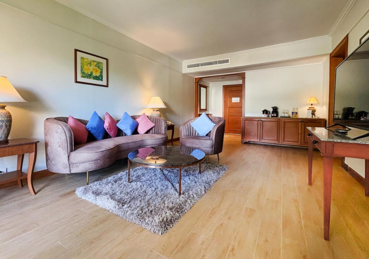 Amora Beach Resort Phuket Pantai Bang Tao Bagian luar foto